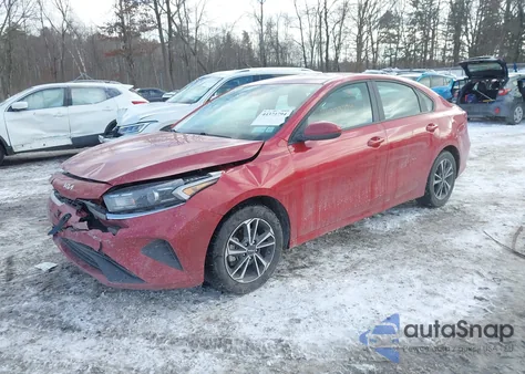 2024 Kia Forte Lxs z USA, uszkodzony, nr VIN 3KPF24AD9RE717496